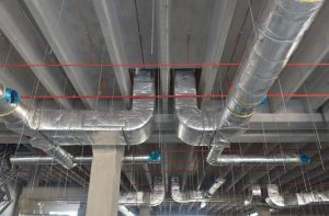 Impianto di condizionamento e ventilazione in edificio industriale